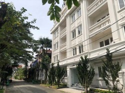 Bán căn hộ dịch vụ góc hai mặt tiền khu 215 Nguyễn Văn Hưởng Thảo Điền